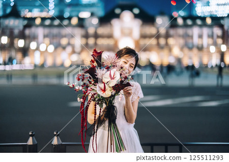 Tokyo Station front photoshoot, female model 125511293