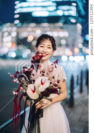 Tokyo Station front photoshoot, female model 125511304