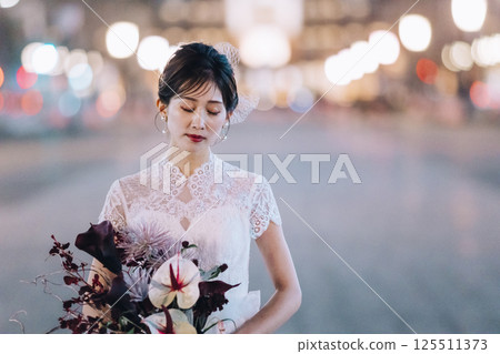 Tokyo Station front photo, woman Tokyo Station front photo, woman 125511373