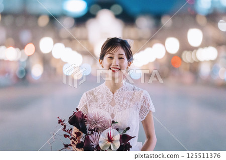 Tokyo Station front photo, woman 125511376