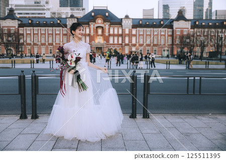 東京車站正面照片,女性 東京車站正面照片,女性 125511395