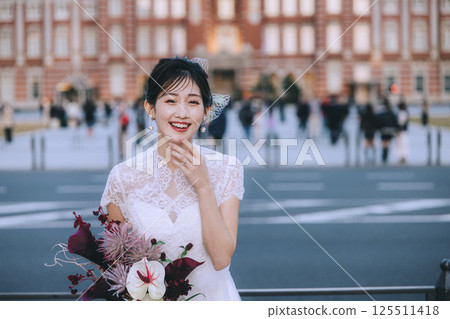 Tokyo Station front photo, woman 125511418