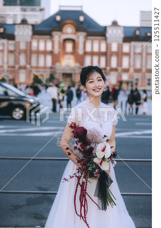 Tokyo Station front photo, woman 125511427