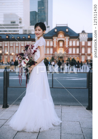 Tokyo Station front photo, woman 125511430