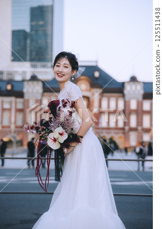 Tokyo Station front photo, woman 125511438