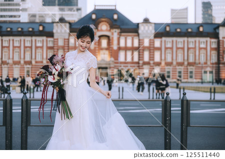 Tokyo Station front photo, woman 125511440