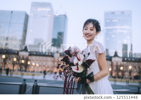 Tokyo Station front photo, woman Tokyo Station front photo, woman 125511448