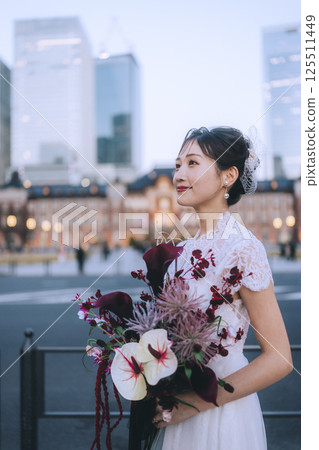 Tokyo Station front photo, woman Tokyo Station front photo, woman 125511449