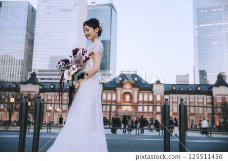 東京車站正面照片,女性 東京車站正面照片,女性 125511450