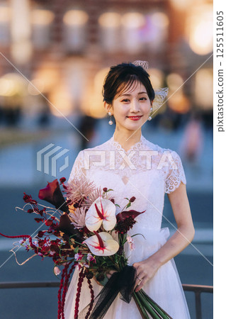 Tokyo Station front photoshoot, female model 125511605