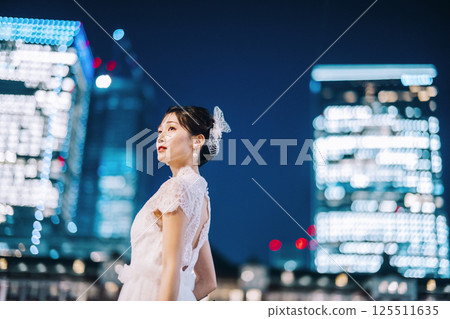 東京車站前寫真,女模特兒 東京車站前寫真,女模特兒 125511635