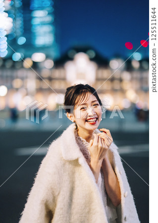 東京車站前寫真,女模特兒 東京車站前寫真,女模特兒 125511644
