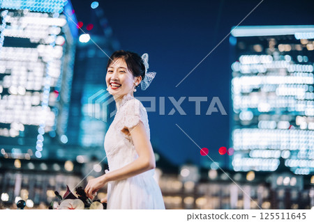 東京車站前寫真,女模特兒 東京車站前寫真,女模特兒 125511645