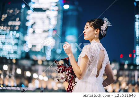 Tokyo Station front photoshoot, female model 125511646