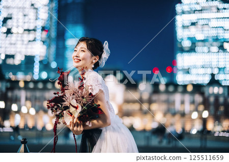 東京車站前寫真，女模特兒 125511659