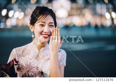 東京車站前寫真,女模特兒 東京車站前寫真,女模特兒 125511676