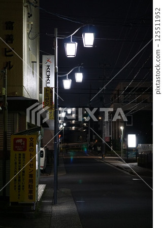 夜間街道 夜間街道 125511952