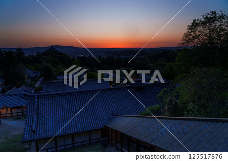 The beautiful sunset and the darkness surrounding the Todaiji Temple grounds after sunset at Nigatsudo Hall of Todaiji Temple in Nara ➂ 125517876
