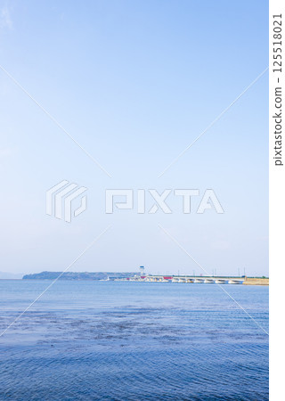 長崎機場漂浮在大村灣上，藍天碧海 125518021