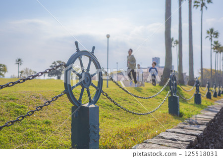 森園公園的船舵排列成行的春天風景 125518031