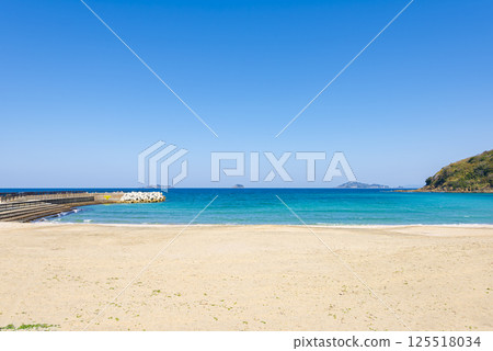 The crystal clear waters and white sand of Takahama Beach in Nagasaki 125518034