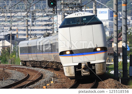 [JR West] 683 series 0 (JR Kyoto Line: Shimamoto - Yamazaki) 125518556