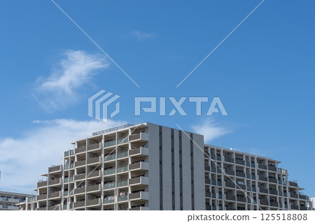 Mansion in the blue sky Mansion in the blue sky 125518808