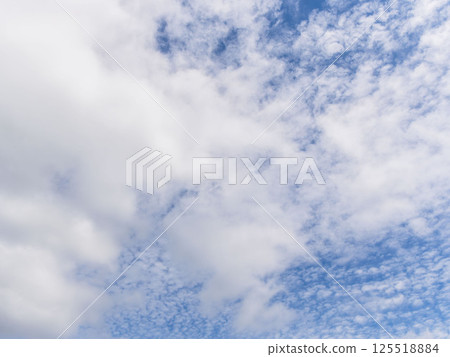 After the rain, the sky gradually clears. 125518884