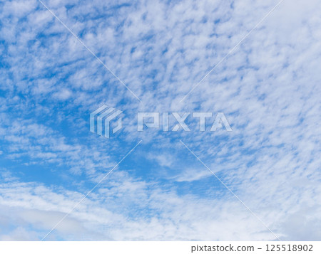 After the rain, the sky gradually clears. 125518902