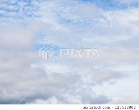 After the rain, the sky gradually clears. 125518908