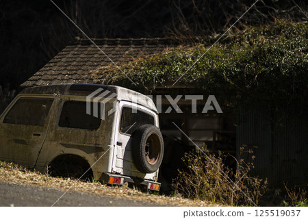 被遺棄的汽車 被遺棄的汽車 125519037