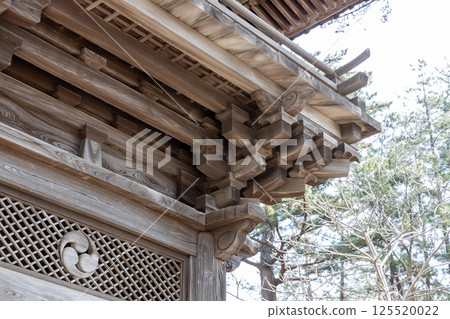 日枝神社隨神門屋頂的樑和椽子 125520022