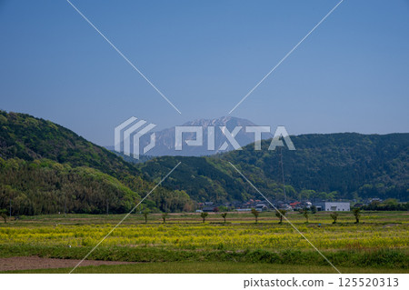 日本鳥取縣大山春季的美麗風景 日本鳥取縣大山春季的美麗風景 125520313