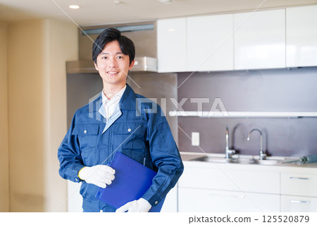 A male worker inspecting an apartment building with a sincere attitude 125520879