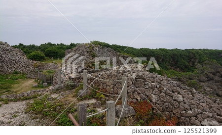 Gushikawa Castle ruins - View of the castle walls from the highest point inside the castle - Gushikawa Castle ruins - View of the castle walls from the highest point inside the castle - 125521399