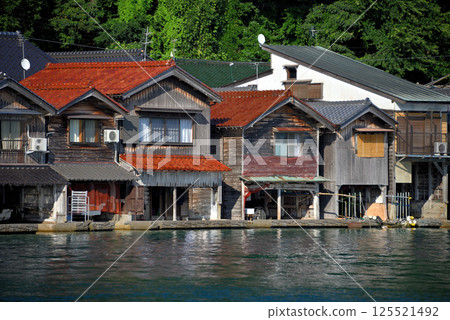 View of the boathouses on the opposite bank from the Shichimenzan parking lot at the tourist base in Ine, Kyoto Prefecture 125521492
