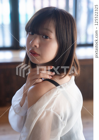 Back view of a cool young woman 125522325
