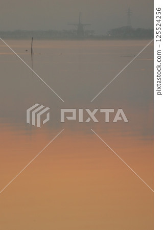 Sunrise reflected in the ocean at dawn 125524256