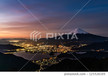 Mount Fuji, Lake Kawaguchi and night view from Shindo Pass, Yamanashi Prefecture Mount Fuji, Lake Kawaguchi and night view from Shindo Pass, Yamanashi Prefecture 125526105