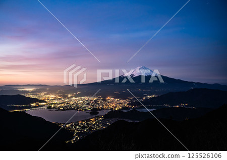 Mount Fuji, Lake Kawaguchi and night view from Shindo Pass, Yamanashi Prefecture Mount Fuji, Lake Kawaguchi and night view from Shindo Pass, Yamanashi Prefecture 125526106