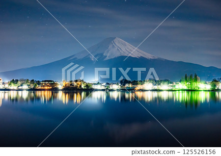 Lake Kawaguchi and Mt. Fuji at night in Yamanashi Prefecture 125526156