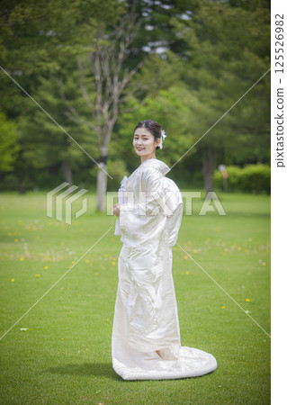 Pure white 125526982
