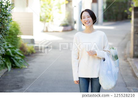 A woman shopping 125528210