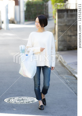購物的女人 125528211