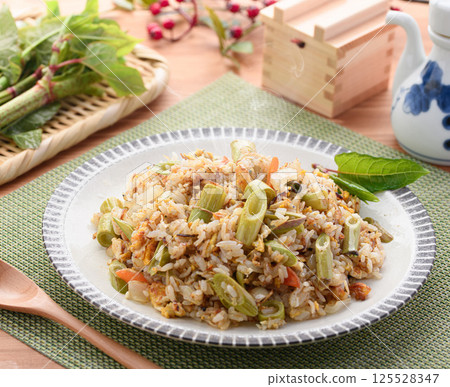 Spring Luxury: Japanese Knotweed Fried Rice 125528347