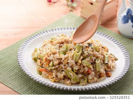 Spring Luxury: Japanese Knotweed Fried Rice 125528351
