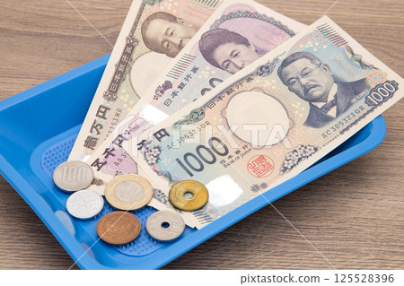 Money and carton 125528396