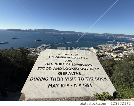 直布羅陀，從伊莉莎白二世造訪的岩石上眺望 125532172