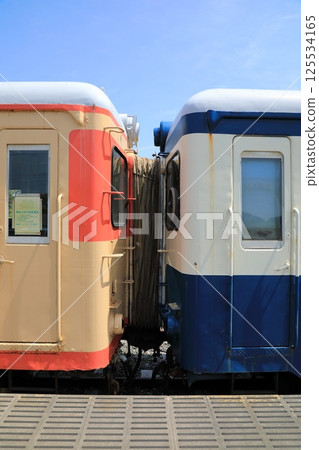 Hitachinaka Seaside Railway / Kiha 222 and Kiha 2000 preserved coupled at Ajigaura Station (Hitachinaka City, Ibaraki Prefecture, Japan) Hitachinaka Seaside Railway / Kiha 222 and Kiha 2000 preserved coupled at Ajigaura Station (Hitachinaka City, Ibaraki Prefecture, Japan) 125534165