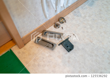 door, doors, key 125536292